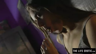 Трахнула себя чупа чупсом