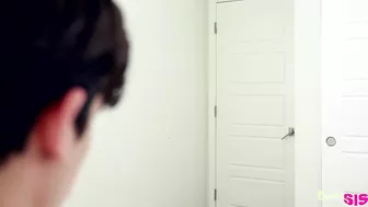 Успокоил нервную сводную сестру