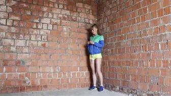 Рабочий на стройки поймал меня на мастурбации