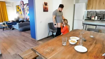 Мамка и друг мужа изменяют своим половинкам у них за спиной