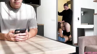 Из-за шумоподавляющих наушников не услышал измену у себя за спиной