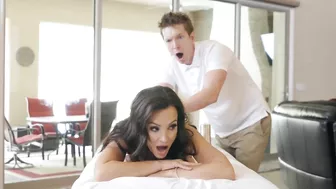 Массаж для милфы превратился в анал