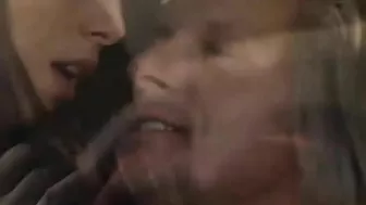 Любит когда он к ней относиться грубо