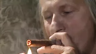 Любит когда он к ней относиться грубо