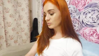 Прихожу к другу, а его сестра сидит без трусиков