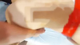 Прихожу к другу, а его сестра сидит без трусиков