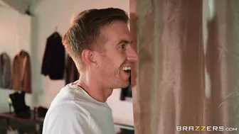 Сперма на лицо от продавца секонд-хенда