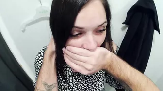 Поимел незнакомку в примерочной кабинке