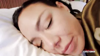 Мамка друга крепко спит, пока я её имею