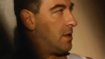 Monica Roccaforte смотрит как на неё дрочит мужик