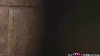 Блин, мачеху видела что я подглядываю