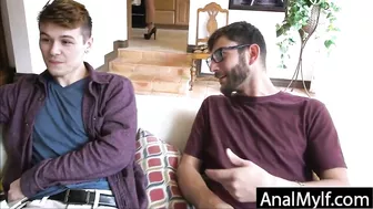 Поимел гламурную мамку друга на кухне прямо в жопу