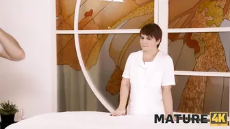 Даже трахнул старую массажистку