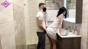 Снимай полотенце, будем трахаться в ванной