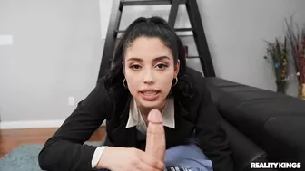 Риэлторша через секс продает недвижимость