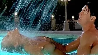 Танцовщицы, фрагмент из эротического фильма в бассейне