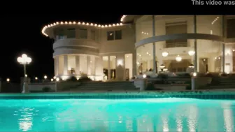 Танцовщицы, фрагмент из эротического фильма в бассейне