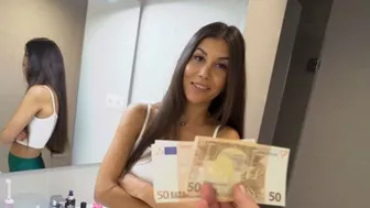 За несколько евро дала в попку