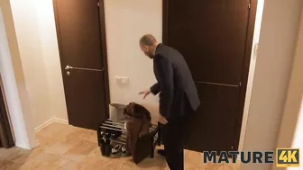 Иностранец трахнул свою наглую русскую домработницу