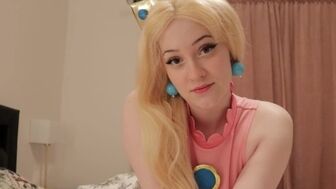 Ребята, кто хочет трахнуть блондинку с классными дойками?