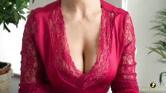 Я ваша секретарша, вы в праве делать со мной все, что захотите