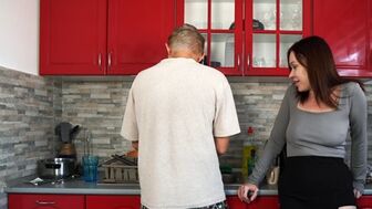 Пасынок, мне надоело пытаться с тобой подружиться, давай лучше потрахаемся