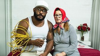 Бабушка понравилась негру тем, что согласилась на анальный секс