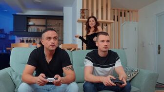 О! Пасынок тоже пришел потрахаться