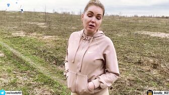 Ехал по безлюдной дороге и наткнулся на знаменитую порно-мамочку