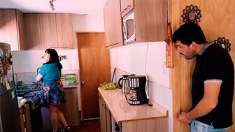 Пасынок постоянно за мной подглядывает, когда он уже решится