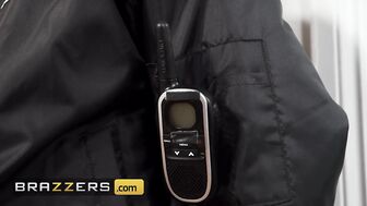 Торчащий член из картины сразу привлёк моё внимание