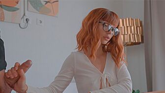 Красивая девушка стала мастурбировать во время онлайн-конференции