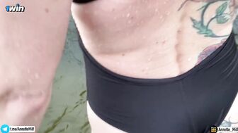 Мачеха пообещала пасынку показать свои дойки, если он отвезёт её искупаться