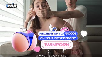 Так хотела трахаться, что продолжила сосать член любовника, когда позвонил муж