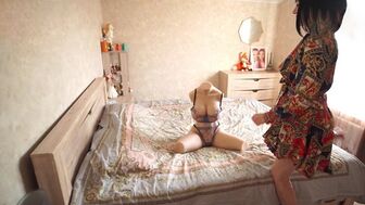 Беременная мамка решила сделать подарок мужу