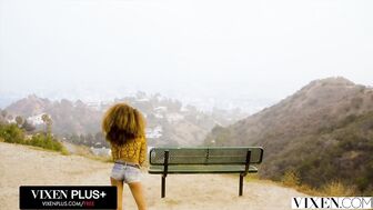 Красивая миниатюрная негритянка трахается только со своим парнем