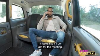 Такси не настоящее, а вот анал в такси настоящий