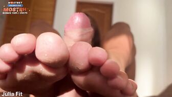 Спортивная попка сама насадилась на мой член