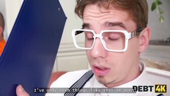 Ребята, давайте вы меня трахнете в попку, и долг прощен