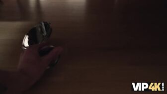 Я подглядывал, как трахают мою жену, но любовник меня заметил