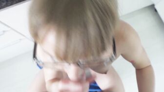 Милфа-нимфоманка сказала сантехнику, что у неё нет денег