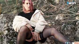 Русская мамка взяла своего парня на природу, чтобы снять секс в горах