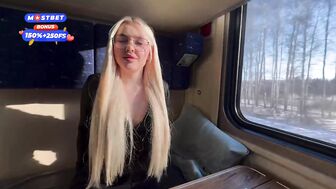 18-летняя девушка изменила своему парню в поезде