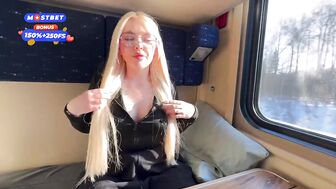 18-летняя девушка изменила своему парню в поезде