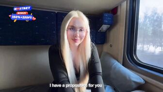 18-летняя девушка изменила своему парню в поезде