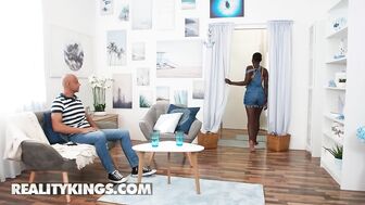 Муж подарил мне молодого массажиста, но это плохо кончилось