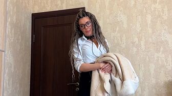 Никогда не хотел свою мачеху, пока она не нарядилась в сексуальную секретаршу