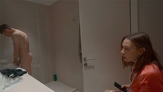 Русская мачеха с пасынком образовали страстную пару для секса, пока бати не было дома