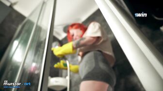 Моя соска отмыла душ, а я засадил ей прямо там же во время мытья