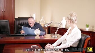 Молоденькая сосочка умеет правильно устраиваться на работу